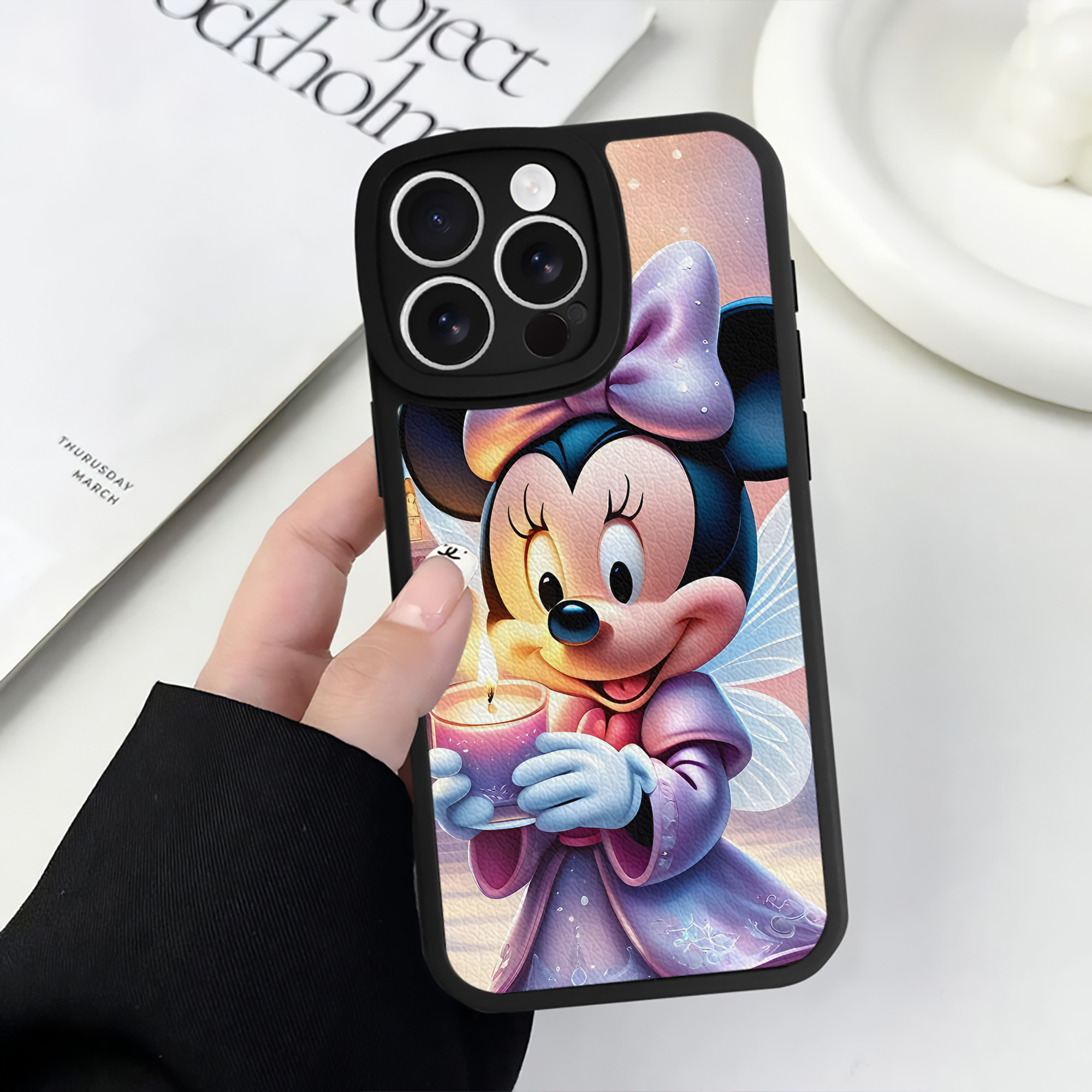 （画像用） ミッキーマウス Mickey Mouse 【iPhone 16シリーズ対応】シリコンスマホケース（レザー調） 材質：シリコン